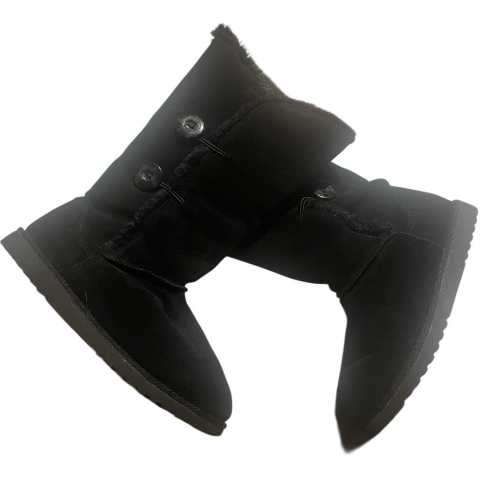 Kim Rogers size 9  Winter Boots fur lined  never worn button accents
